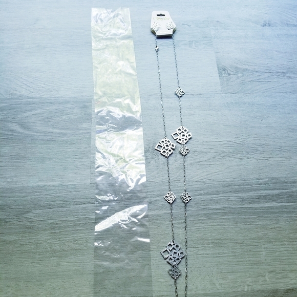 Set Earrings & Long Necklace Silvertone Geometric Costume Jewelry - Picture 9 of 12